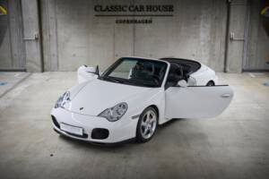 Imagen 4/98 de Porsche 911 Carrera 4S (2004)