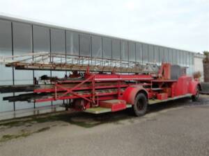 Image 7/14 of American LaFrance 700 Series Fire Truck (1946)