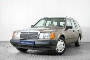 Image 3/50 of Mercedes-Benz 300 TD (1986)