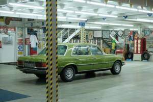 Image 13/50 de Mercedes-Benz 450 SEL 6,9 (1976)