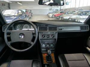 Image 42/49 of Mercedes-Benz 190 E 2.3-16 (1984)
