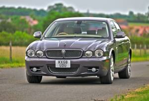 Image 3/50 de Jaguar XJ 8 4.2 (2009)