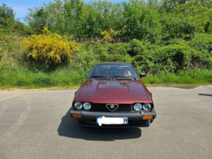 Image 4/9 of Alfa Romeo GTV 6 2.5 (1985)