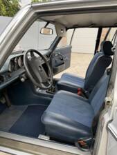 Image 7/8 of Mercedes-Benz 230/4 (1975)