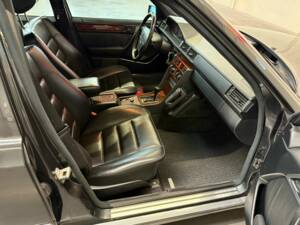 Image 11/14 of Mercedes-Benz 500 E (1993)