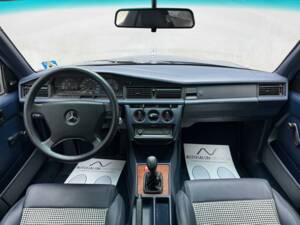 Image 5/28 of Mercedes-Benz C 180 (1994)