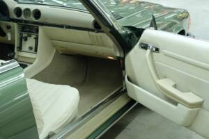 Image 34/50 de Mercedes-Benz 350 SLC (1973)
