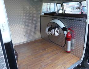 Image 15/18 of Volkswagen T1 panel van (1963)