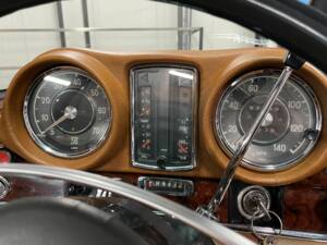 Image 8/26 de Mercedes-Benz 280 SE (1970)