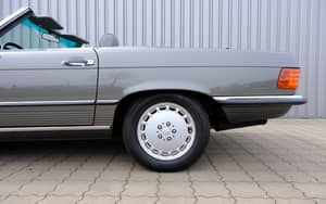 Image 54/96 of Mercedes-Benz 560 SL (1987)