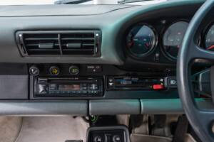 Image 33/52 of Porsche 911 Carrera 3.2 (1989)