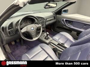 Image 13/15 of BMW 320i (1998)