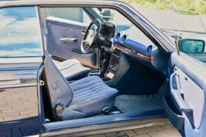 Bild 27/99 von Mercedes-Benz 230 CE (1983)