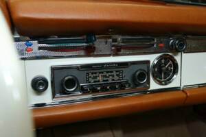 Image 17/50 of Mercedes-Benz 230 SL (1965)