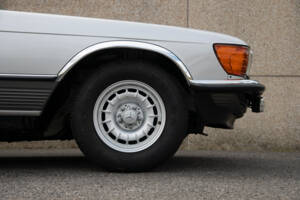 Image 5/29 of Mercedes-Benz 500 SLC (1980)