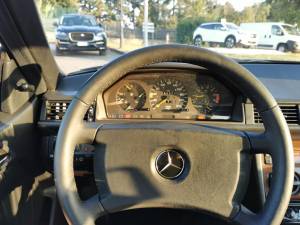 Image 7/36 of Mercedes-Benz 230 CE (1989)