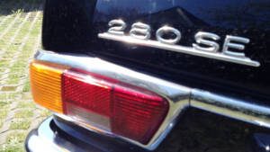 Image 19/24 of Mercedes-Benz 280 SE 3,5 (1971)
