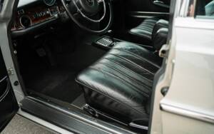 Image 20/50 of Mercedes-Benz 300 SEL 6.3 (1970)