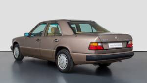 Image 7/7 of Mercedes-Benz 300 D Turbo (1991)
