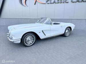Image 7/24 of Chevrolet Corvette (1962)