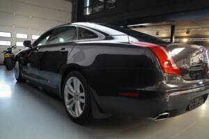 Image 25/32 of Jaguar XJ 5.0 (2011)
