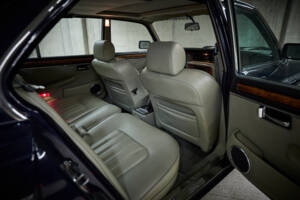 Image 65/97 of Daimler Double Six (1994)