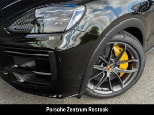 Obraz 2/33 pojazdu Porsche Cayenne Coupé Turbo S E-Hybrid (2026)