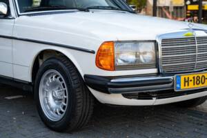Image 37/62 of Mercedes-Benz 280 CE (1982)