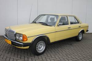 Bild 1/12 von Mercedes-Benz 200 D (1982)