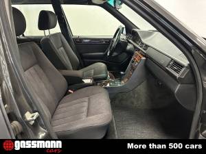 Afbeelding 13/15 van Mercedes-Benz E 280 Unikat (1994)
