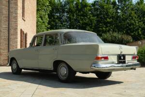 Image 6/50 of Mercedes-Benz 200 (1966)