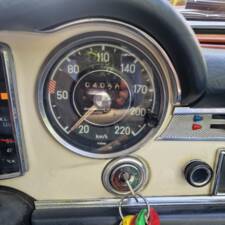 Image 23/100 of Mercedes-Benz 250 SL (1967)