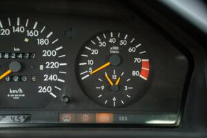 Image 31/50 of Mercedes-Benz 300 CE-24 (1991)