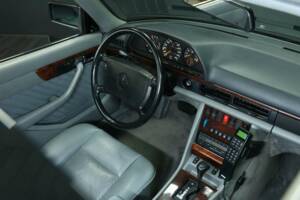 Image 19/30 of Mercedes-Benz 560 SEL (1989)