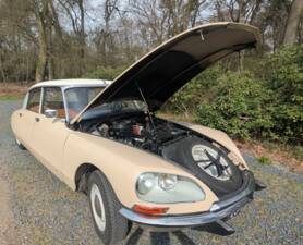 Image 23/31 of Citroën D Spécial (1974)