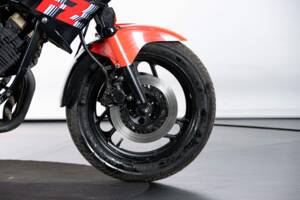 Image 24/50 of Yamaha FZ 750 (1986)