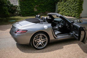 Image 18/50 of Mercedes-Benz SLS AMG Roadster (2014)