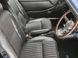 Image 6/8 de Triumph Stag (1974)