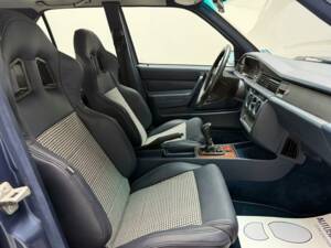 Image 13/28 of Mercedes-Benz C 180 (1994)