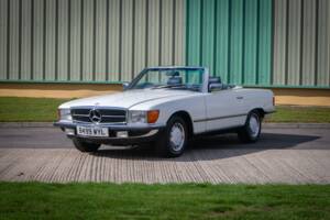 Afbeelding 7/35 van Mercedes-Benz 280 SL (1984)