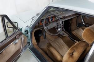 Image 6/24 de Peugeot 504 Coupé (1981)