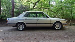 Image 5/41 de BMW 528i (1986)