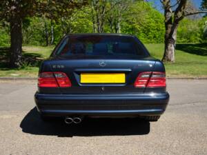 Immagine 25/50 di Mercedes-Benz E 55 AMG (1999)
