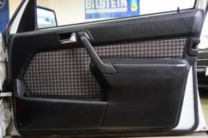 Imagen 23/36 de Mercedes-Benz 190 E 2.6 (1990)
