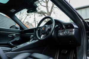 Bild 43/52 von Porsche 911 Turbo S (2017)