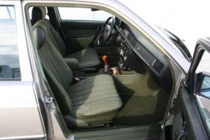 Afbeelding 4/12 van Mercedes-Benz 190 D (1986)