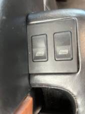 Image 43/47 of Lancia Thema 8.32 (1989)