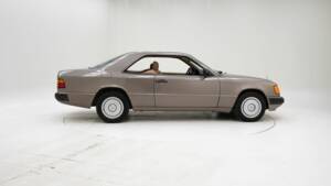 Bild 6/15 von Mercedes-Benz 230 CE (1988)