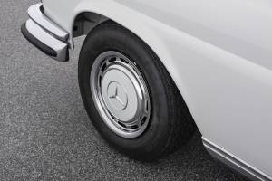 Image 12/33 de Mercedes-Benz 280 SE 3,5 (1970)