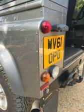 Image 18/50 of Land Rover Defender 90 (2011)